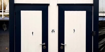 Monteurwohnung - Kehl - Außenansicht WC-Container außerhalb der beiden Ferienwohnungen - Monteurzimmer Rumpel für 1 - 10 Personen