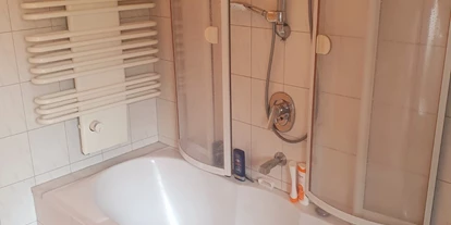 Monteurwohnung - Kehl - Badezimmer DG - Monteurzimmer Rumpel für 1 - 10 Personen
