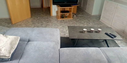 Monteurwohnung - Kehl - Spitzboden mit Fernseher - Monteurzimmer Rumpel für 1 - 10 Personen
