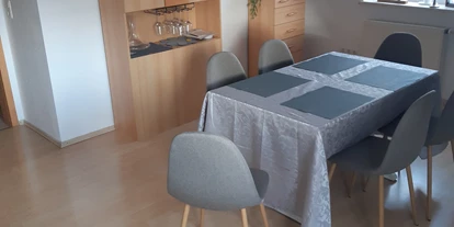 Monteurwohnung - Kehl - Ess-Wohnzimmer DG - Monteurzimmer Rumpel für 1 - 10 Personen