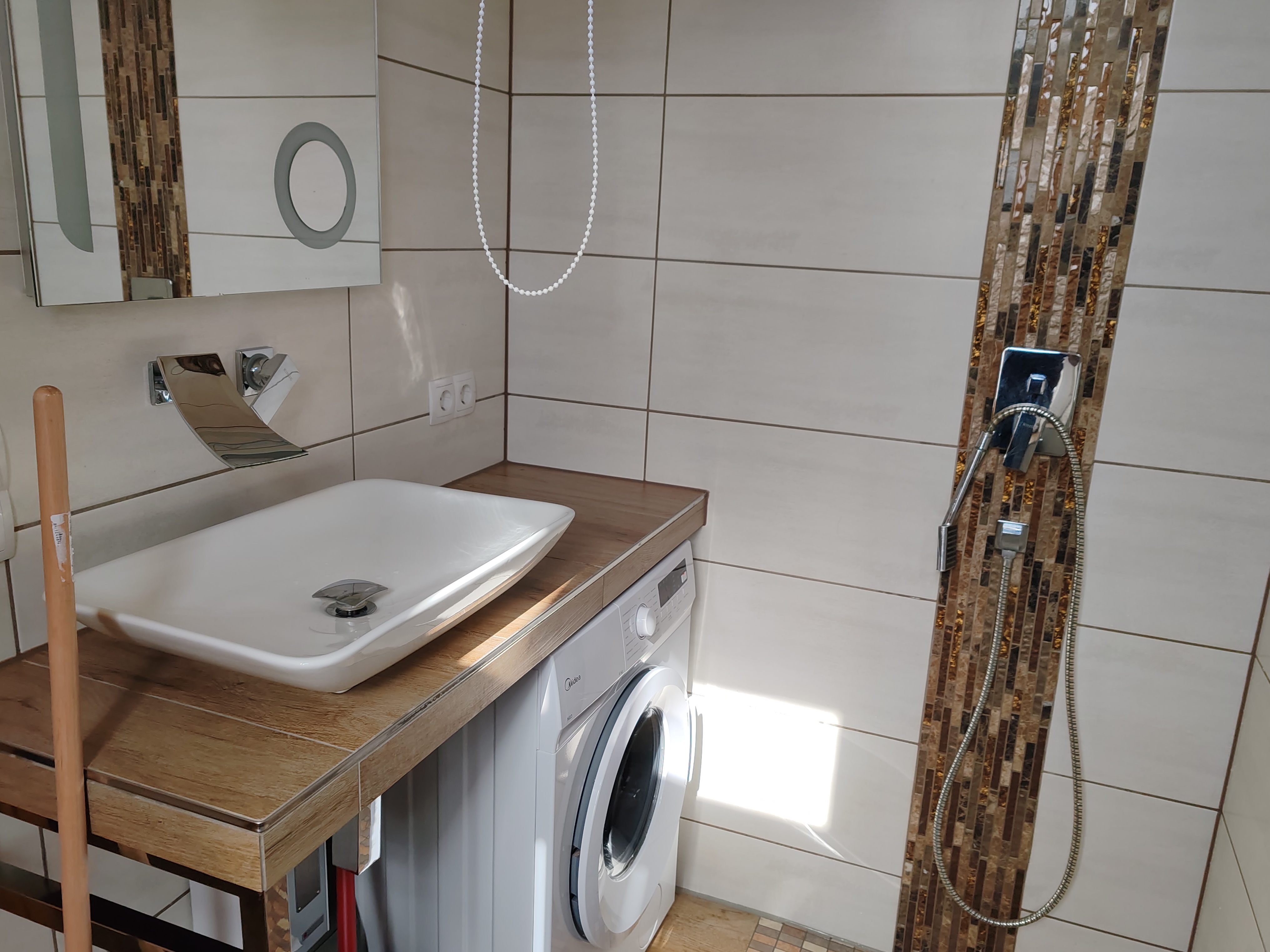 Monteurzimmer: Wohnung 6 - Badezimmer mit Waschmaschine - Monteurunterkünfte - Elbe Quartier Meißen 