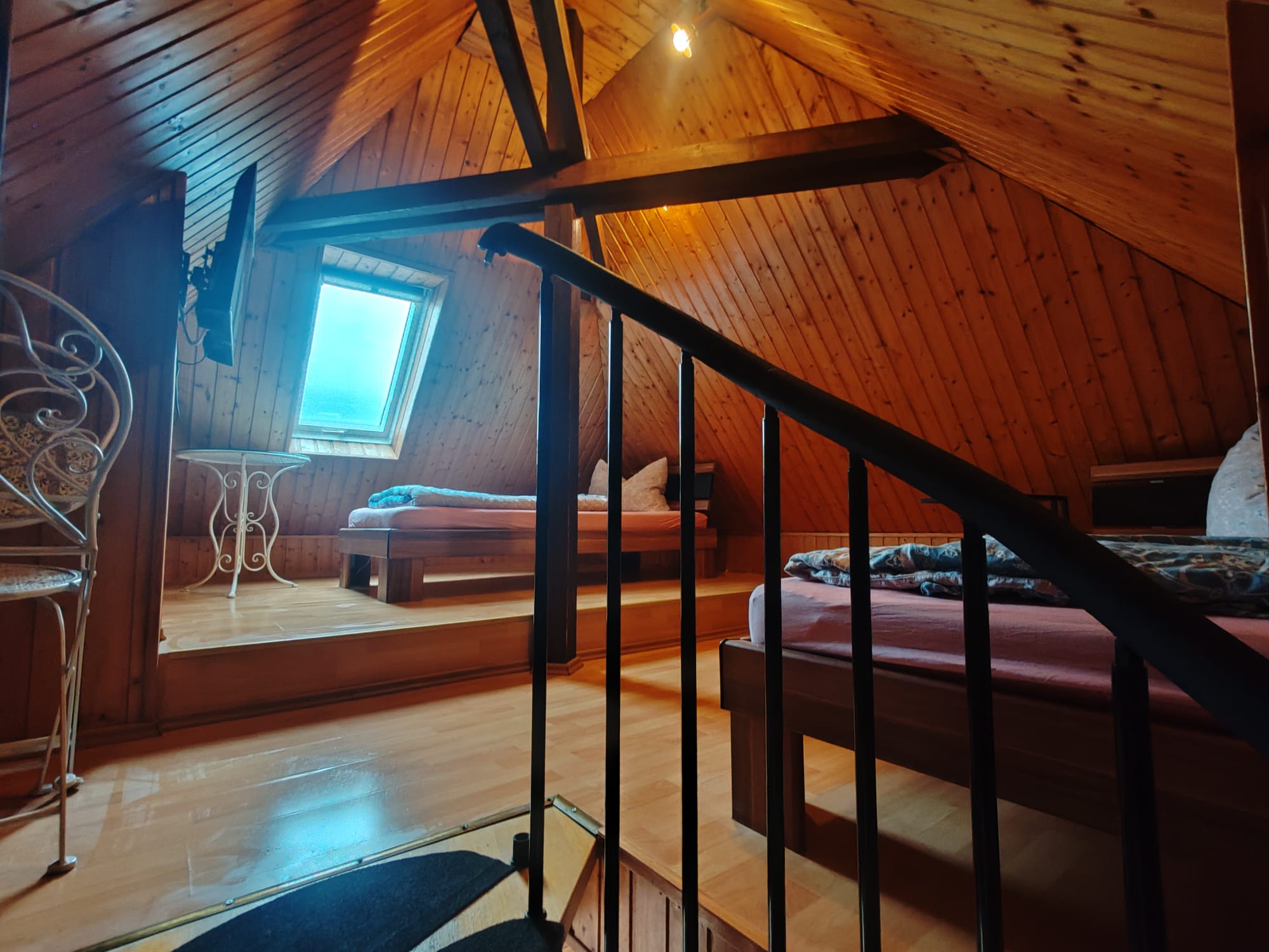 Monteurzimmer: Wohnung 13 - Doppelzimmer Dachgiebel - Monteurunterkünfte - Elbe Quartier Meißen 