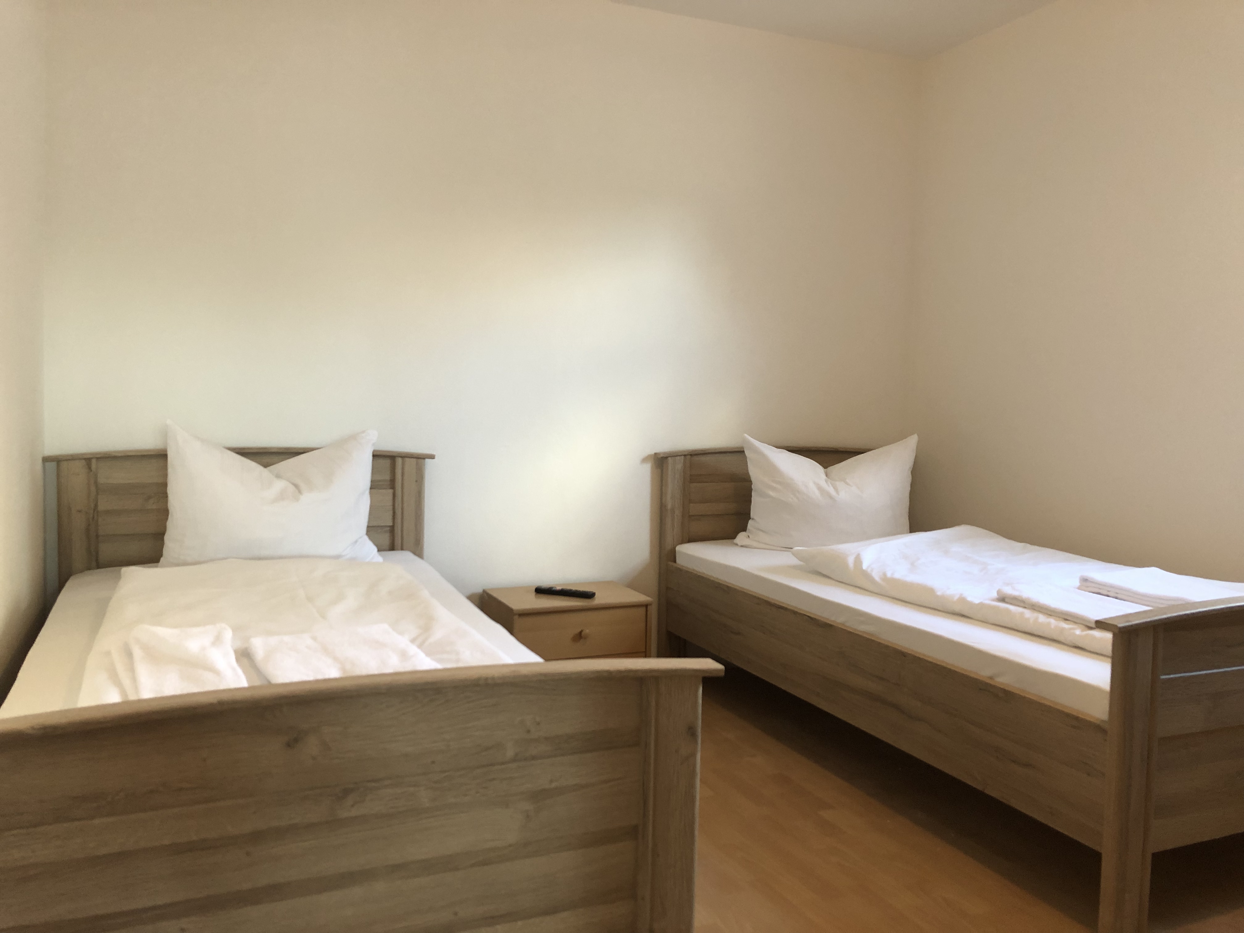 Monteurwohnung - PLZ 93179 (Deutschland) - Schlafzimmer - (R132) Gemütliche Monteurwohnung 