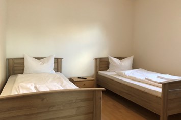 Monteurzimmer: Schlafzimmer - (R132) Gemütliche Monteurwohnung 