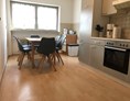 Monteurzimmer: Küche, Essbereich - (R132) Gemütliche Monteurwohnung 