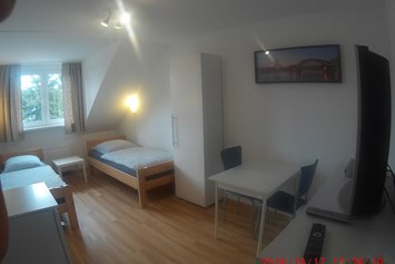 Monteurzimmer: Beispiel: 2 - 3 Bettzimmer - Apartments Slobodyansky