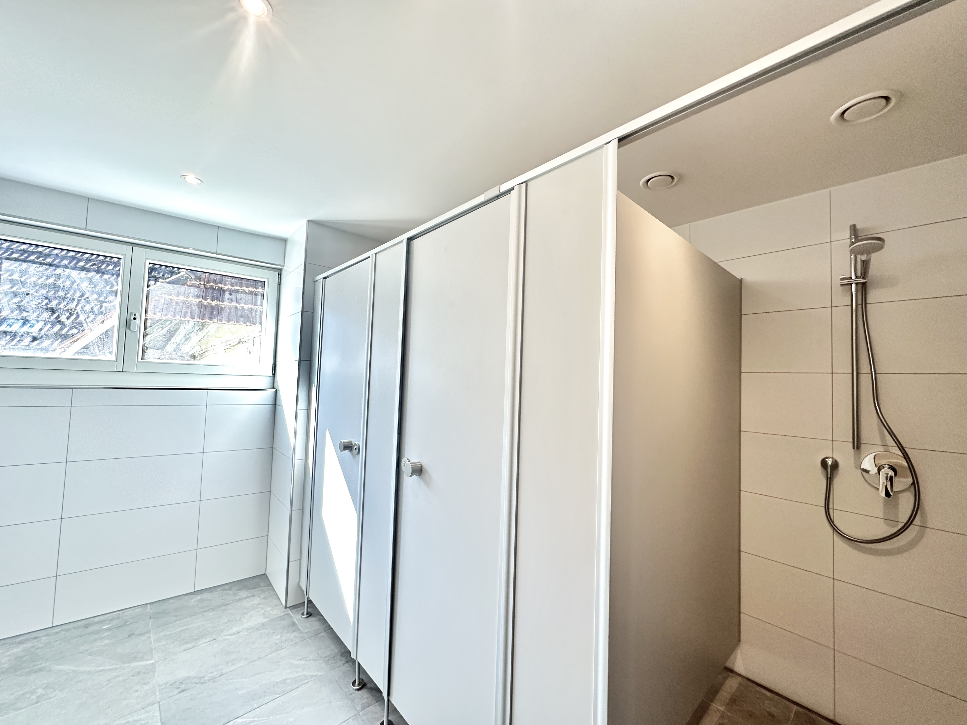 Monteurzimmer: Allgemeinbadezimmer - Möblierte Einzel- Zweibettzimmer Deitingen