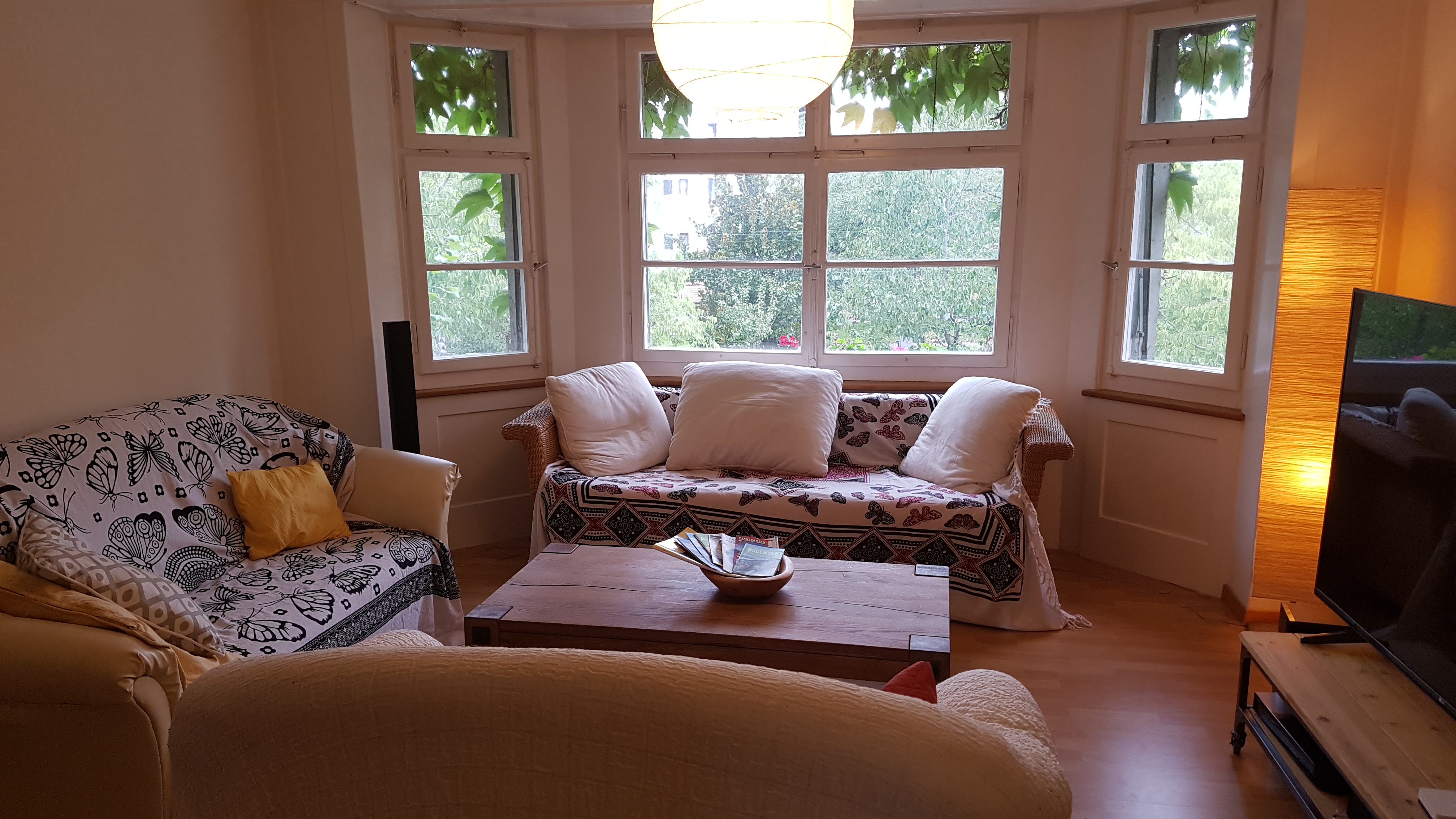 Monteurzimmer: Wohnzimmer - 4.5 Zimmerwohnung mit drei Schlafzimmern