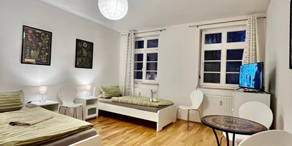 Monteurwohnung - PLZ 04109 (Deutschland) - Schlafzimmer mit Einzelbetten und TV - Monteurzimmer Leipzig 24