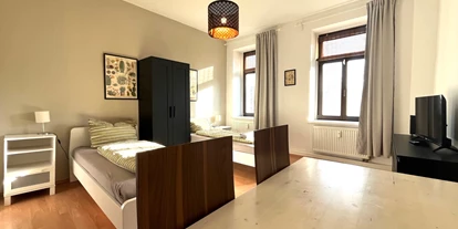 Monteurwohnung - PLZ 04109 (Deutschland) - Schlafzimmer mit EInzelbetten und TV - Monteurzimmer Leipzig 24