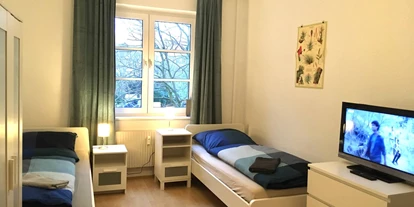 Monteurwohnung - PLZ 04109 (Deutschland) - Schlafzimmer mit TV und Einzelbetten - Monteurzimmer Leipzig 24