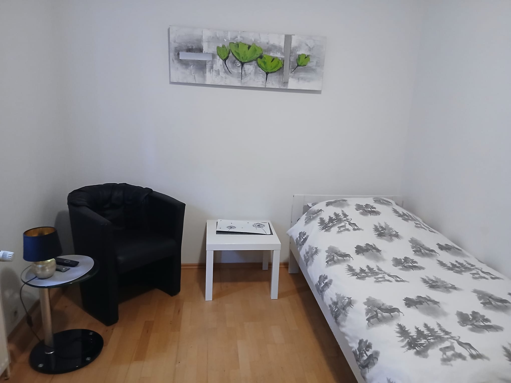 Monteurwohnung - Parkplatz: eigener Parkplatz vorhanden - Wuppertal - Einzelzimmer Untengönratherstr 9 - Monteurzimmer Solingen 