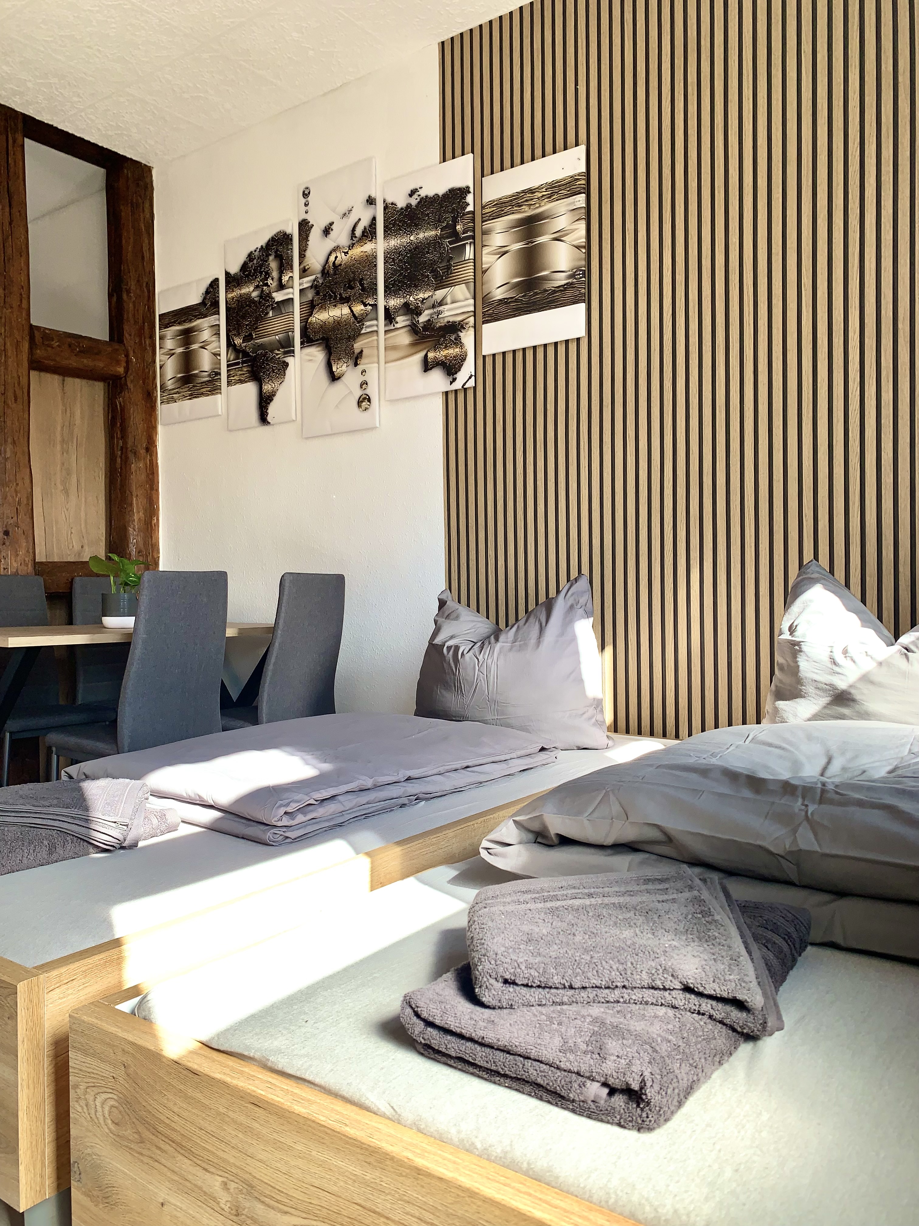Monteurwohnung - Zimmertyp: Doppelzimmer - Plaue - Ideal als Monteurzimmer – getrennte Betten und funktionale Einrichtung. - flex living -  Monteurwohnungen in Arnstadt