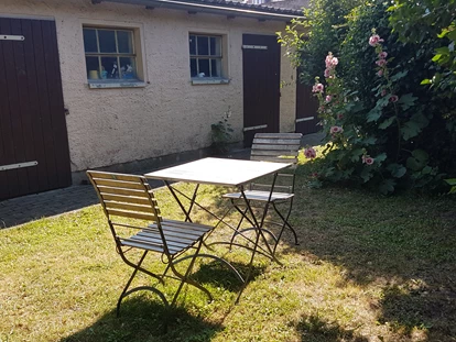 Monteurwohnung - Bettwäsche: Bettwäsche gegen Gebühr - Deutschland - Sitz- u. Raucherecke im Garten - Helga Mestemacher