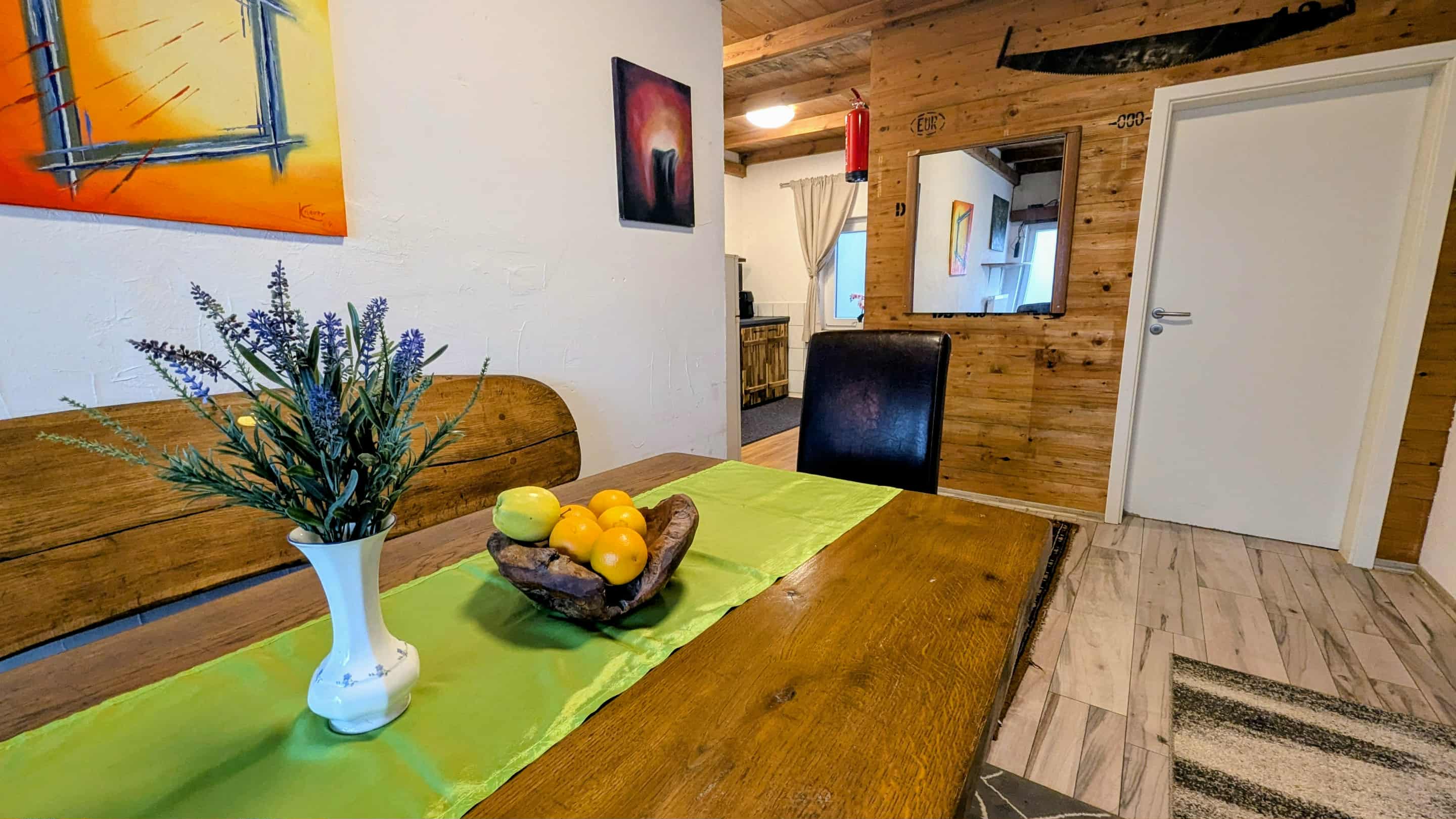 Monteurzimmer: Apartment  II
Küche,
2 Doppelzimmer
Wohnzimmer
Badezimmer
Wifi schnelles Internet TV - Gästezimmer Knauer