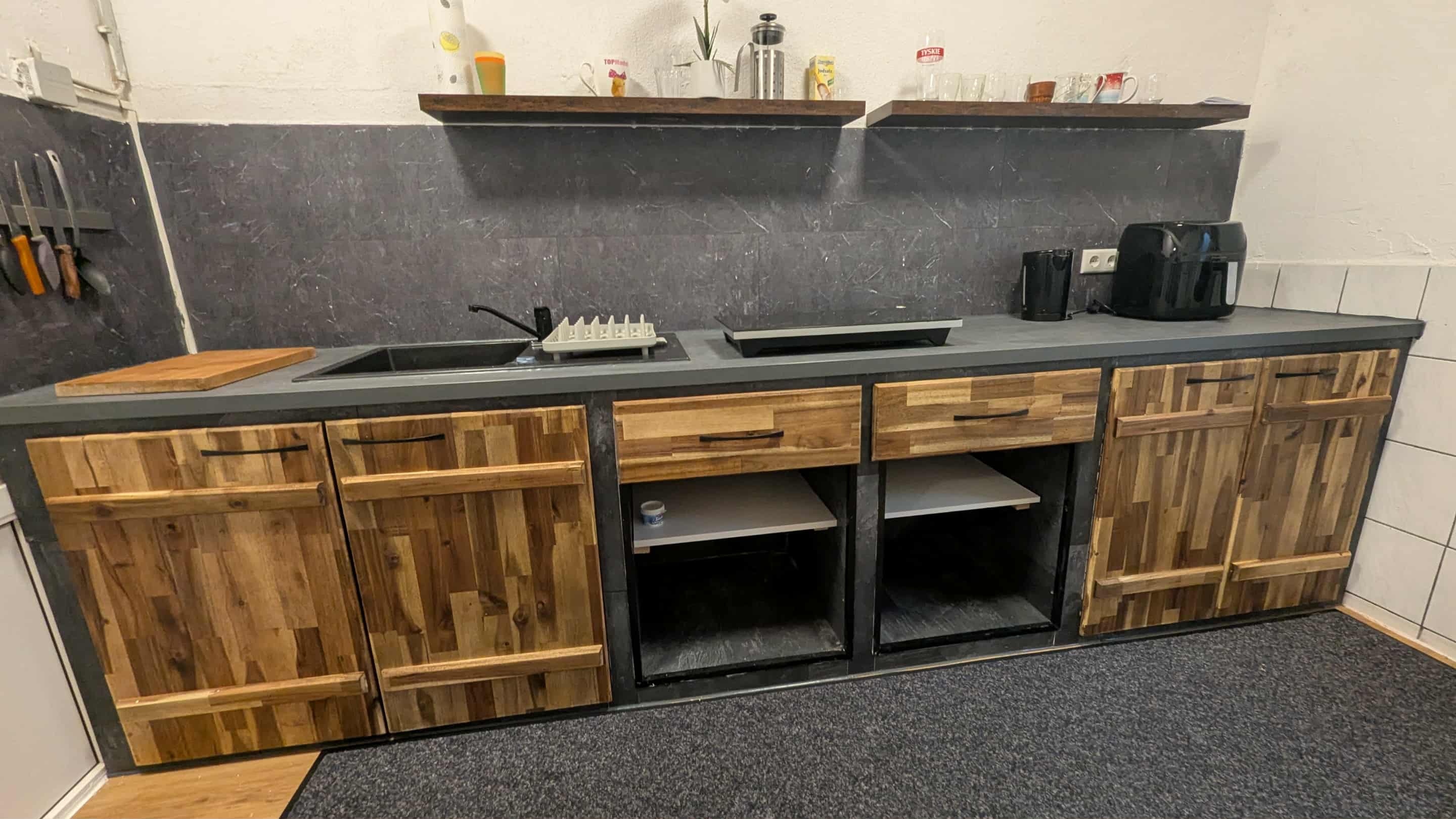 Monteurzimmer: Apartment  II
Küche,
2 Doppelzimmer
Wohnzimmer
Badezimmer
Wifi schnelles Internet TV - Gästezimmer Knauer