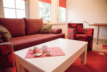 Monteurzimmer: Wohnbereich - Wohnung mit extra Schlafzimmer - Apartment Haus am Grün
