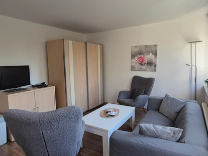 Monteurwohnung - TV - Deutschland - Wohnbereich Apartment "Sunshine" - Ferienapartments Haus am Grün - Ruhe & Entspannung mitten in der Natur