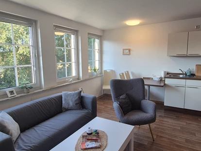 Monteurwohnung - TV - Deutschland - Wohnbereich/ Küche Apartment "Sunshine" - Ferienapartments Haus am Grün - Ruhe & Entspannung mitten in der Natur