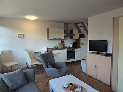 Monteurwohnung - TV - Deutschland - Wohnbereich/Küche Apartment "Sunshine" - Ferienapartments Haus am Grün - Ruhe & Entspannung mitten in der Natur