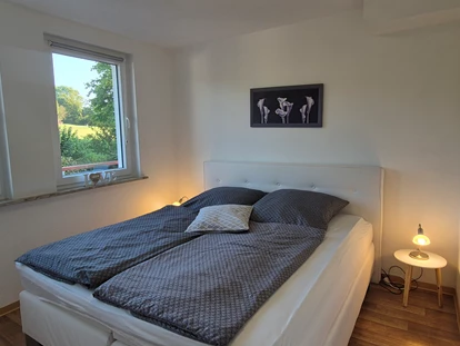 Monteurwohnung - TV - Deutschland - Schlafzimmer Apartment "Sunshine" - Ferienapartments Haus am Grün - Ruhe & Entspannung mitten in der Natur