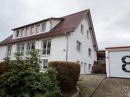 Monteurwohnung - TV - Deutschland - Haus Vorderansicht - Ferienapartments Haus am Grün - Ruhe & Entspannung mitten in der Natur