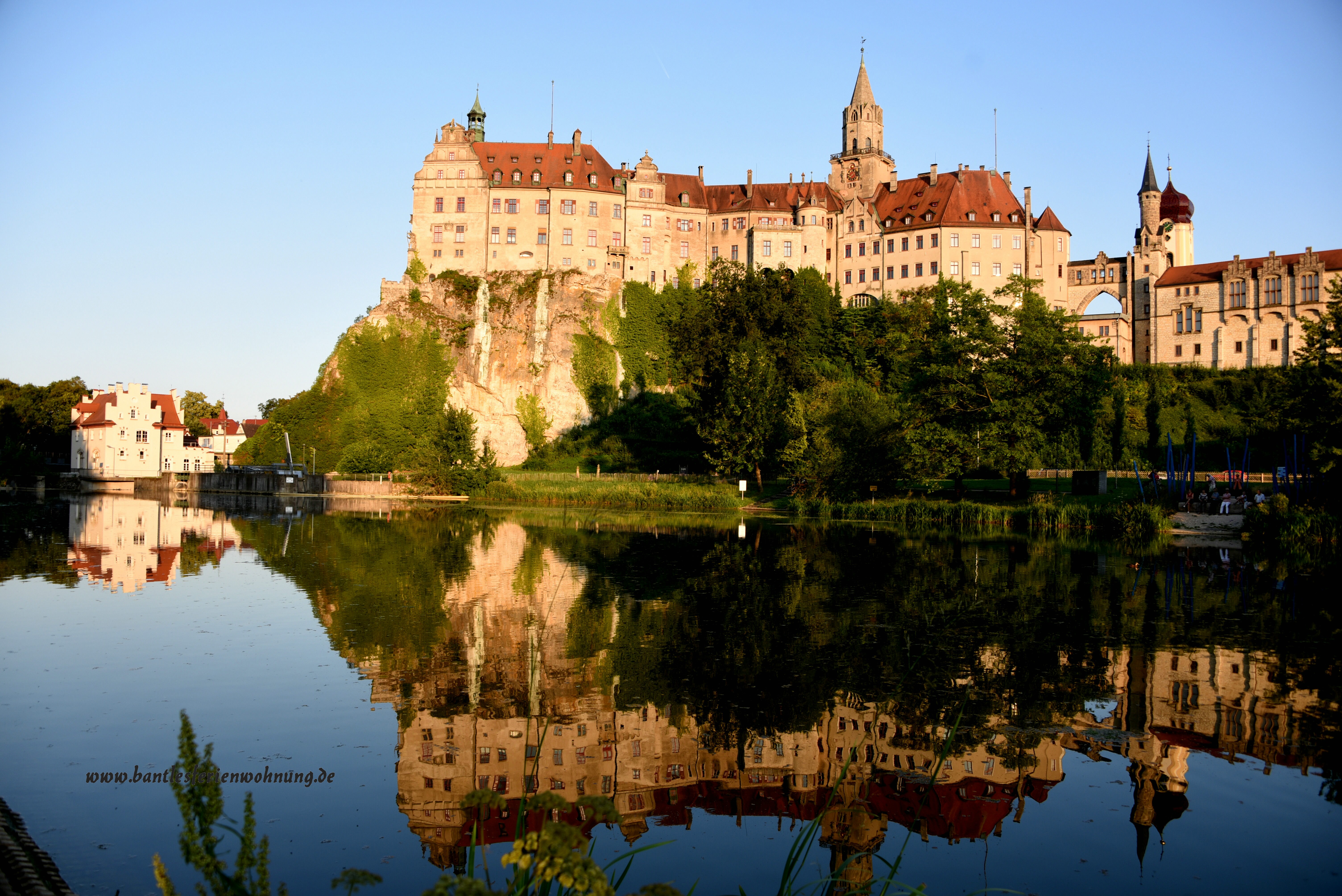 Monteurwohnung - Schwenningen (Landkreis Sigmaringen) - Schloss Hohenzollern an der Donau in Sigmaringen  - Bantles FeWo Hohenzollern