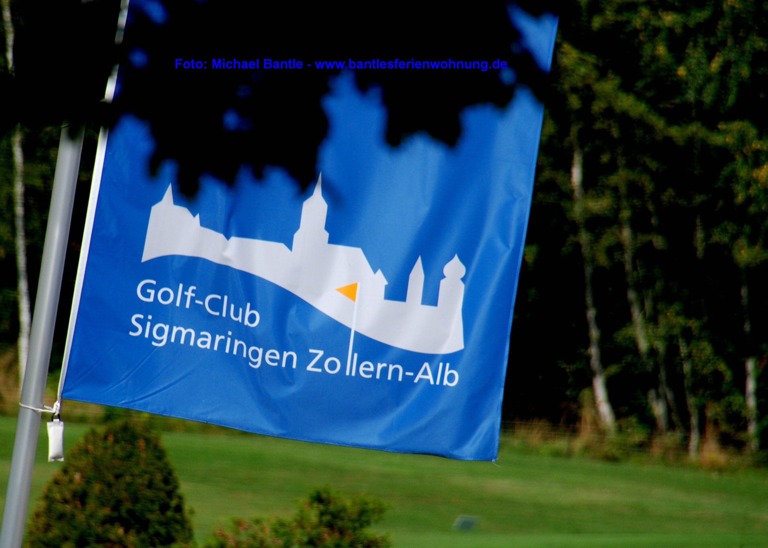 Monteurwohnung - Schwenningen (Landkreis Sigmaringen) - Wo liegen Ihre Interessen? Golfen, Kanuten, Klettern ...oder genießen Sie die Ruhe und die frische Luft bei Ihren Spaziergängen und Wanderungen.
Beide Ferienwohnungen liegen mitten im Naturpark Obere Donau in Bodensee Nähe; ideal für allerlei Arten von Erholungs- und Aktivurlaub - Bantles FeWo Hohenzollern