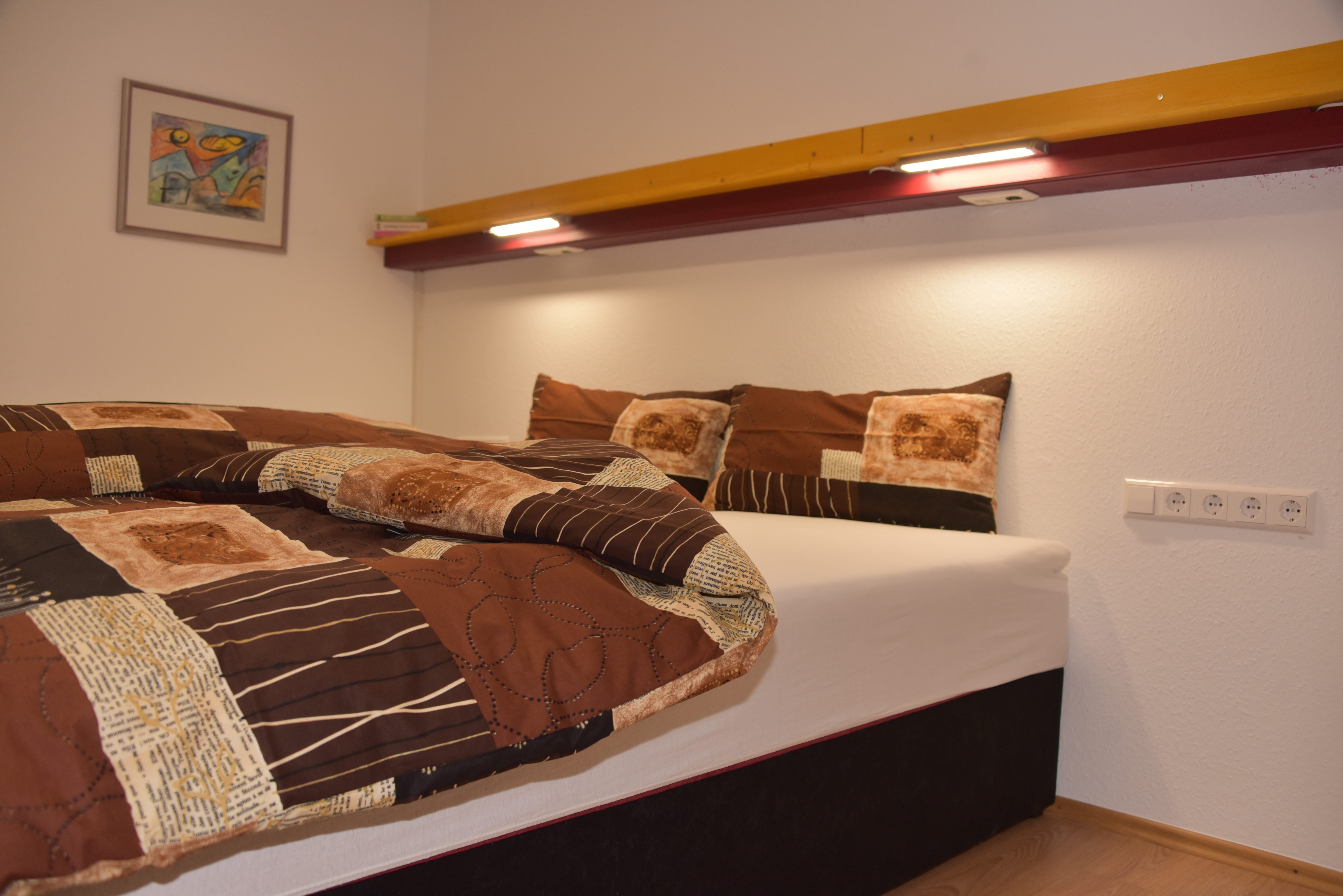 Monteurwohnung - Schwenningen (Landkreis Sigmaringen) - alle Schlafräume haben Einzelbetten - auch als Doppelbett möglich
alle Schlafräume haben ein TV Gerät + einen Schrank  - Bantles FeWo Hohenzollern