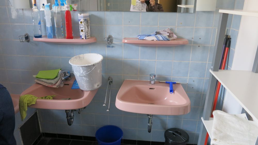 Monteurzimmer: Waschbecken - Gottfried Gebauer