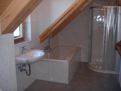 Monteurwohnung - Bettwäsche: Bettwäsche gegen Gebühr - Deutschland - Bad/DU/WC/Bidet - Villa Lucia in Kulmbach