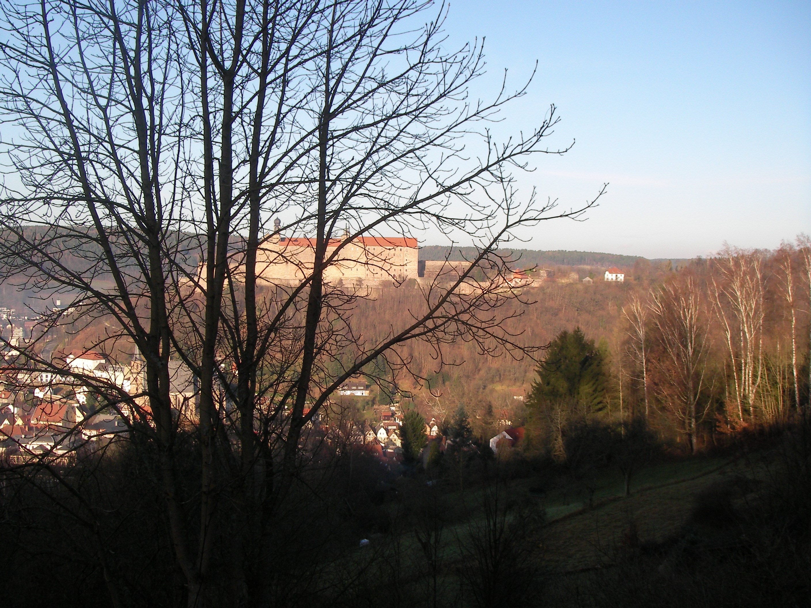Monteurzimmer: Ausblick von der Dachterrasse auf die "Plassenburg" - Villa Lucia in Kulmbach