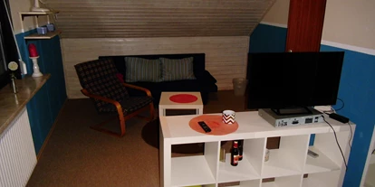Monteurwohnung - Kaffeemaschine - Schleswig-Holstein - helles,freundliches,ruhiges 16 qm großes Zimmer mit Außenjalousie. Mit zwei Einzelbetten. 
Hier läßt sich gut relaxen. - 2 günstige und liebevolle Monteurszimmer