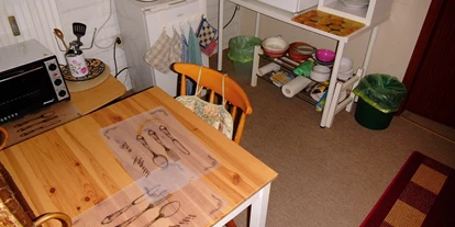 Monteurwohnung - Kaffeemaschine - Schleswig-Holstein - gemütlicher Küchenbereich mit Mikrowelle/Kühlschrank/Gefrierschrank/Backofen/Wasserkocher/Kaffeemaschine und etlichen Küchenutensilien. - 2 günstige und liebevolle Monteurszimmer
