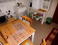 Monteurzimmer: gemütlicher Küchenbereich mit Mikrowelle/Kühlschrank/Gefrierschrank/Backofen/Wasserkocher/Kaffeemaschine und etlichen Küchenutensilien. - 2 günstige und liebevolle Monteurszimmer 