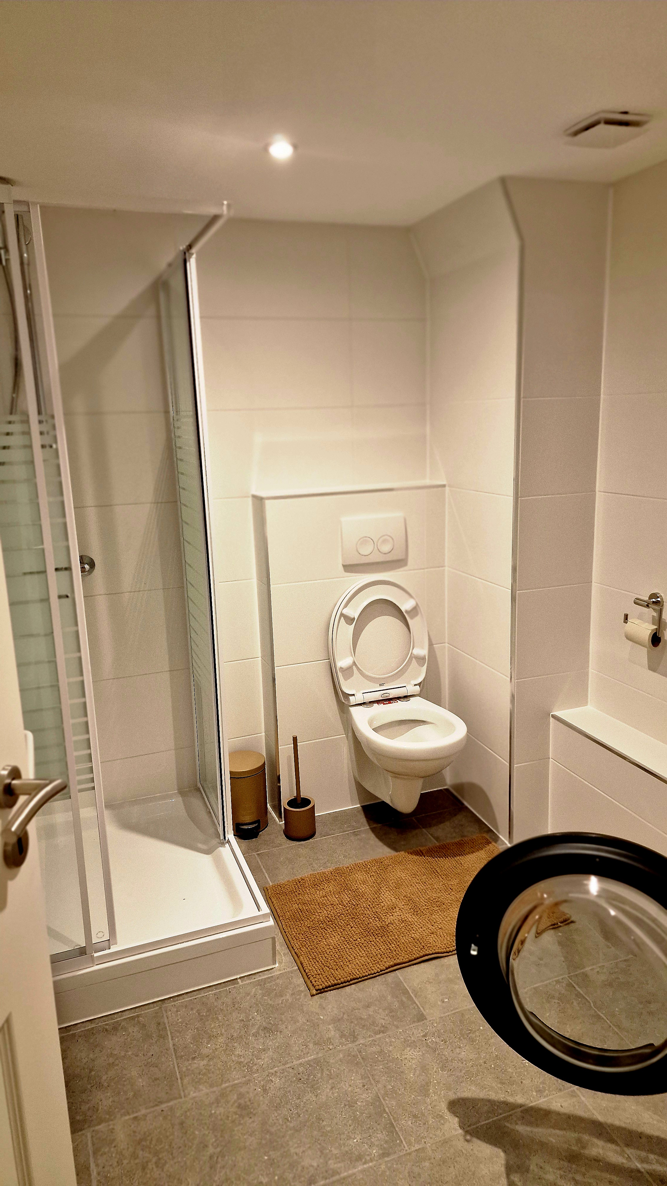 Monteurzimmer: 🛏️ Monteurzimmer – Erstbezug nach Sanierung