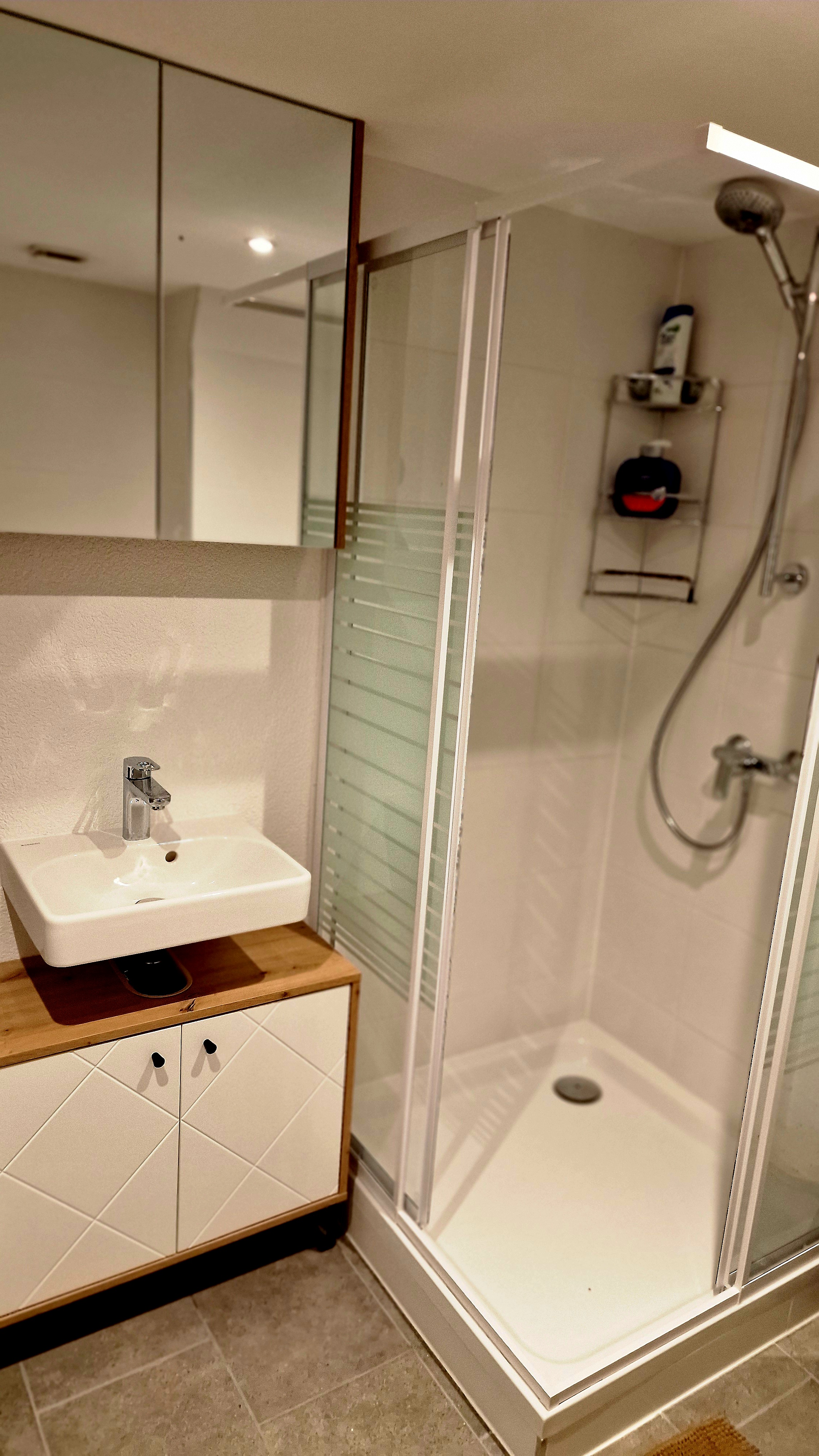 Monteurzimmer: 🛏️ Monteurzimmer – Erstbezug nach Sanierung