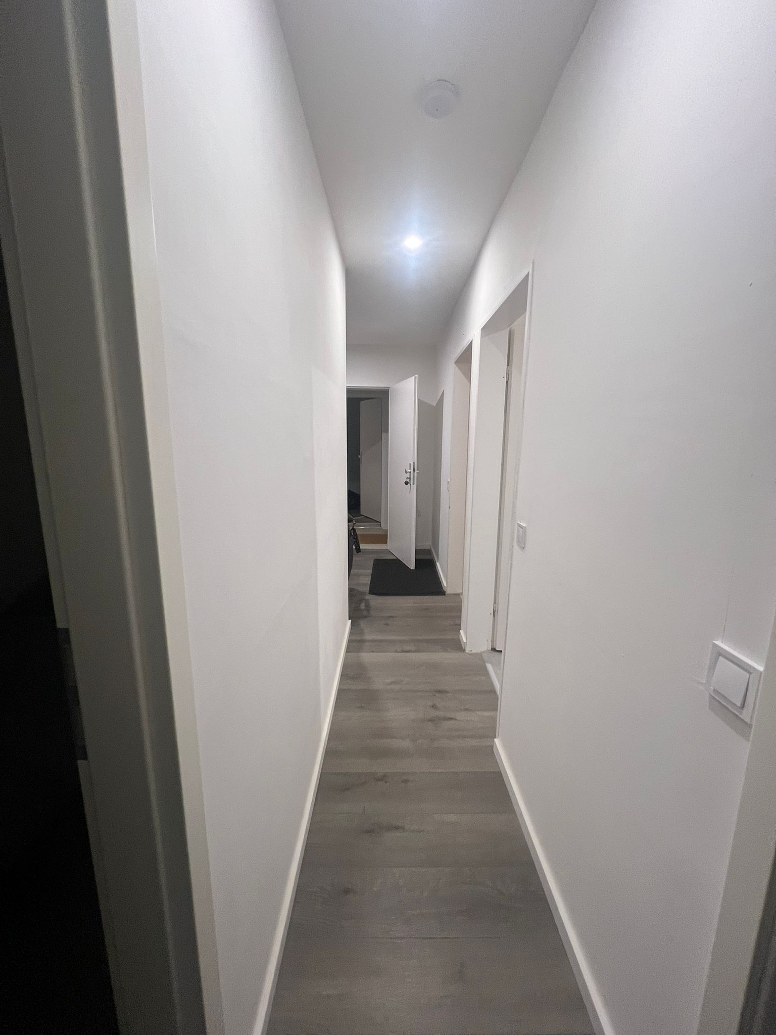 Monteurwohnung - Küche: Küchenmitbenutzung - Köln, Bonn, Eifel ... - Flur  - Monteur/Ferien/Gästewohnung