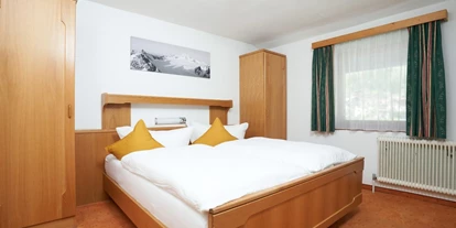Monteurwohnung - Einzelbetten - Tirol - Doppelzimmer mit Bad - ALMAAR