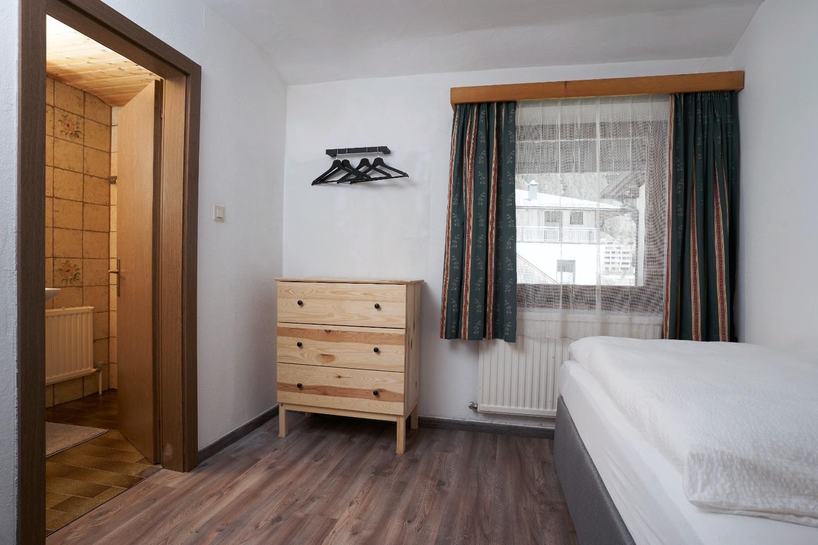 Monteurzimmer: Einzelzimmer mit Bad - ALMAAR 