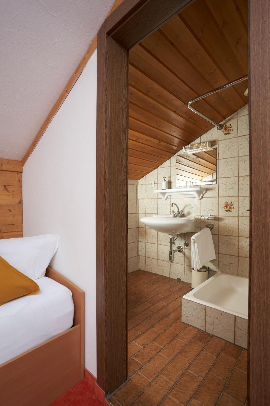 Monteurzimmer: Einzelzimmer mit Bad - ALMAAR 