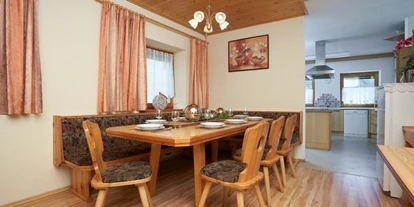 Monteurwohnung - Einzelbetten - Tirol - Wohnbereich - ALMAAR