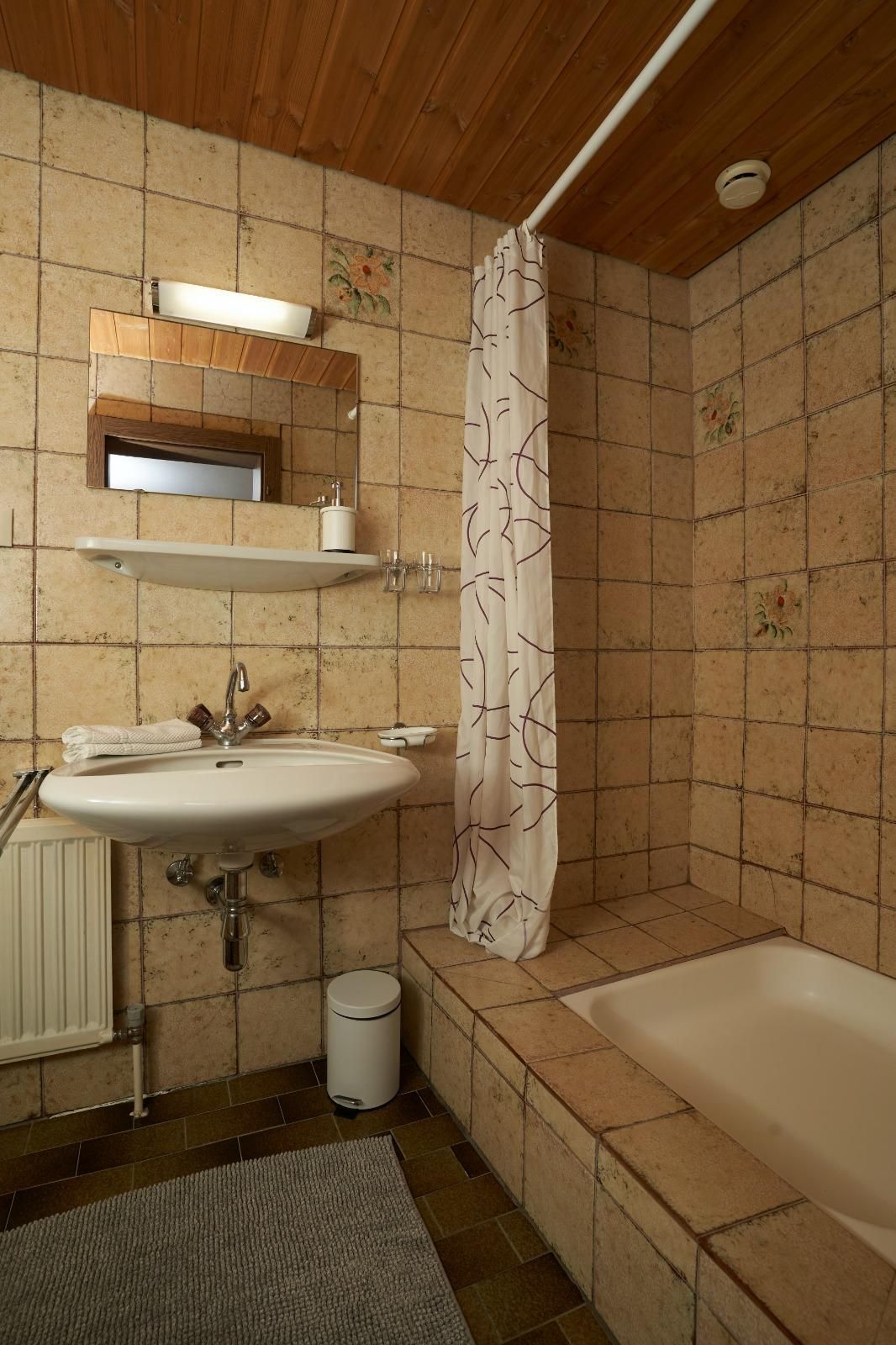 Monteurzimmer: Badezimmer - ALMAAR 