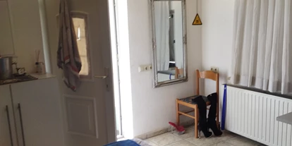 Monteurwohnung - PLZ 97342 (Deutschland) - Apartment mit Doppelbett kann 2 getrennte Betten gemacht werden  - Private Gäste Ferien Zimmer Appartement