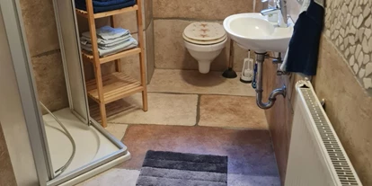 Monteurwohnung - PLZ 63538 (Deutschland) - Badezimmer mit Fenster - Monteurwohnung, Monteurunterkunft - Nähe Frankfurt/Hanau