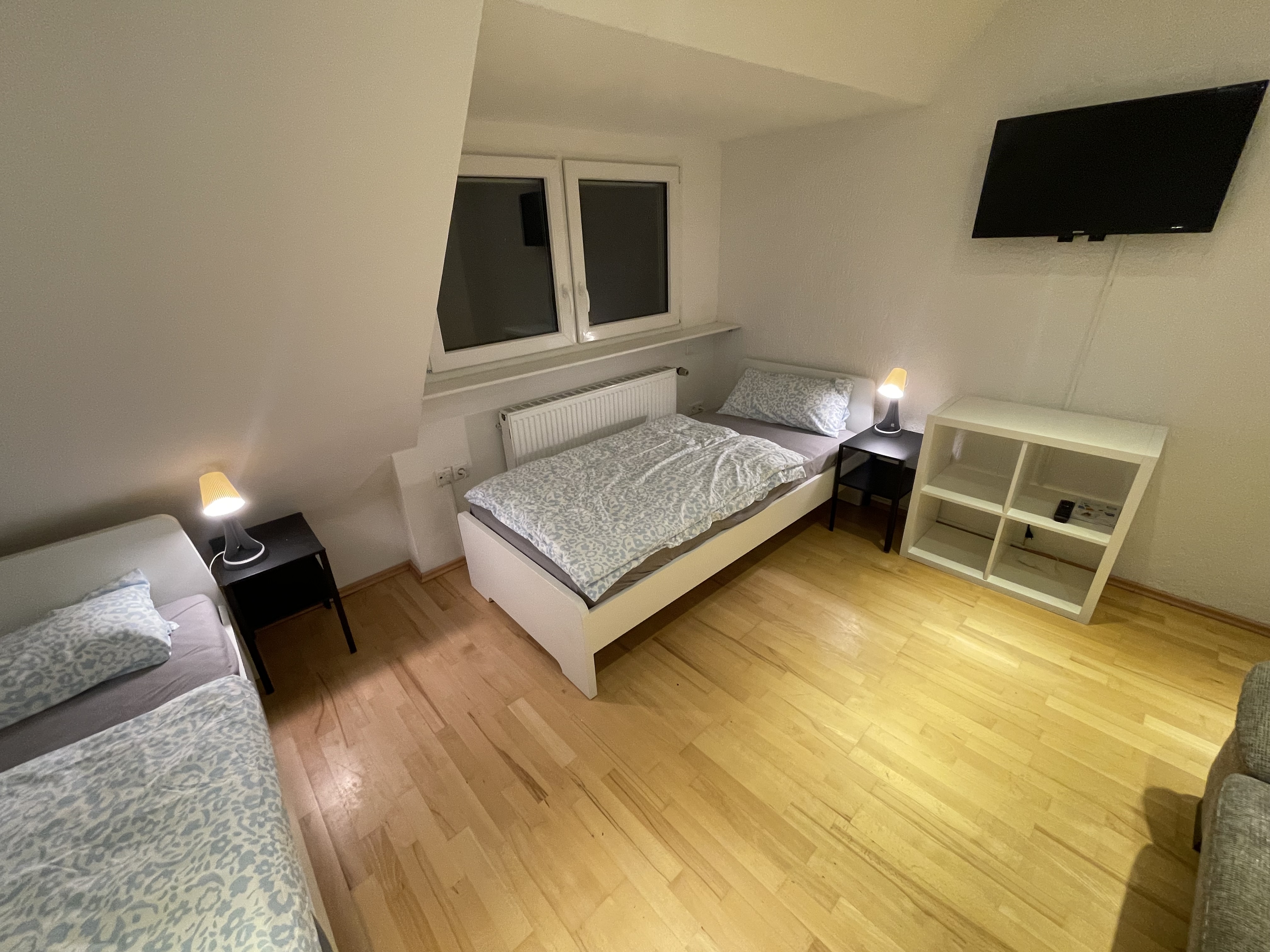 Monteurwohnung - Zimmertyp: Mehrbettzimmer - Niederrhein - Schlafzimmer 1 - Möbilierte Monteurzimmer – Nähe Düsseldorf Flugh.