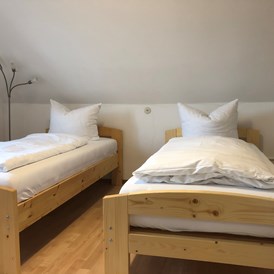 Monteurzimmer: Schlafzimmer - (AM112) Gut ausgestattete Monteurwohnung 