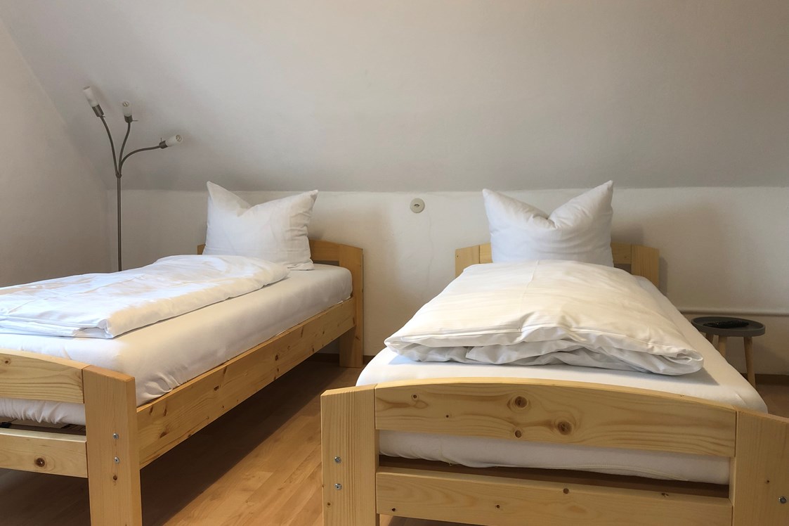 Monteurzimmer: Schlafzimmer - (AM112) Gut ausgestattete Monteurwohnung 