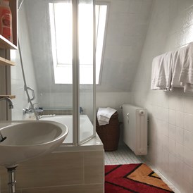 Monteurzimmer: Badezimmer - (AM112) Gut ausgestattete Monteurwohnung 