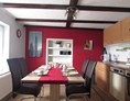 Monteurzimmer: Wohnküche mit allen notwendigen E-Geräten - Pension "Eifel-Landhaus" 